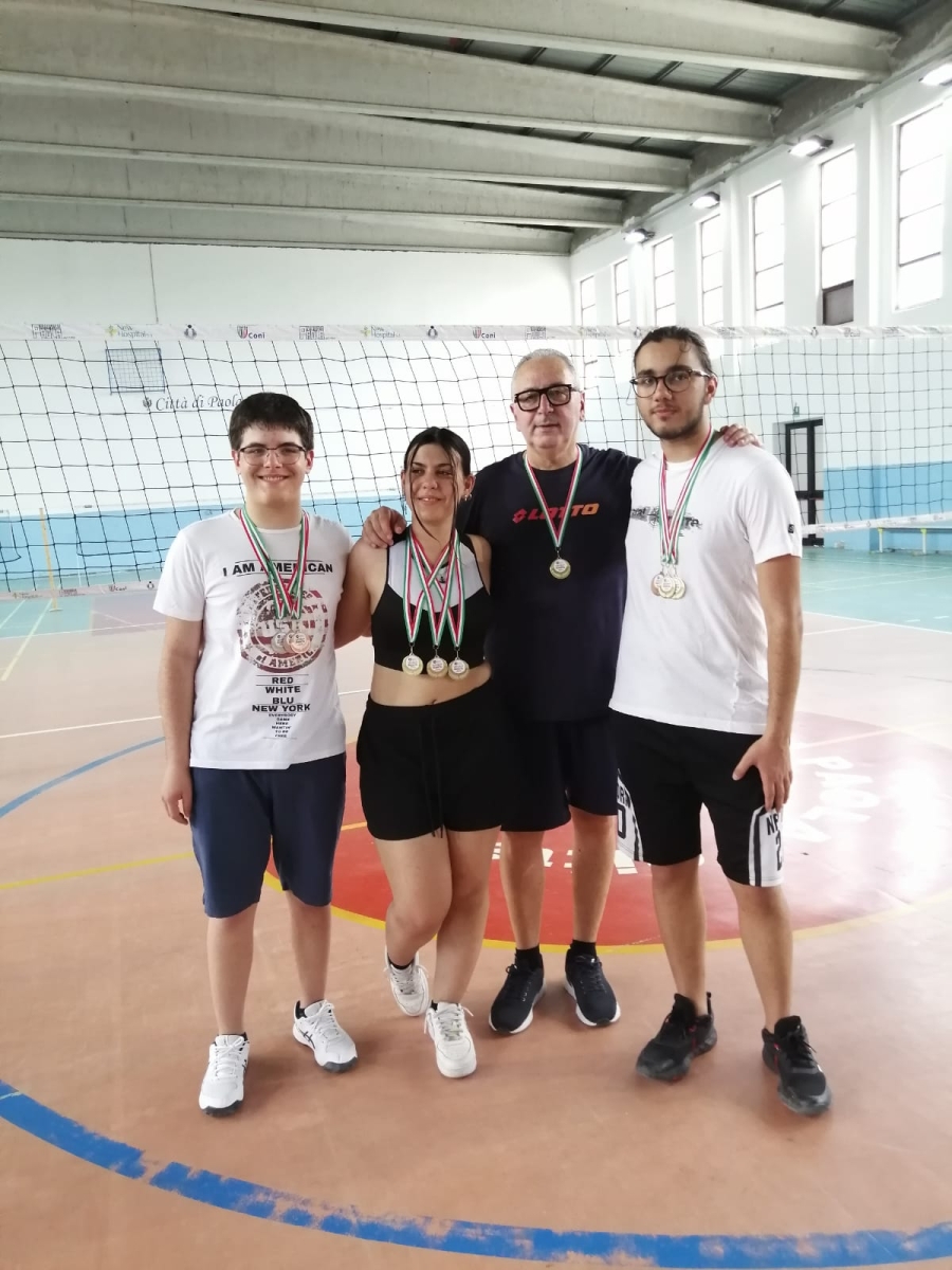 SCALEA. Pioggia di  medaglie vinte ai Campionati Provinciali Assoluti di Badminton per il Badminton Club Filippelli di Scalea