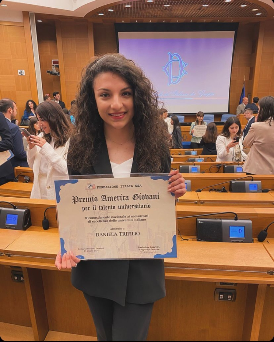 SCALEA. DANIELA TRIFILIO DI SCALEA PREMIATA ALLA CAMERA DEI DEPUTATI. 