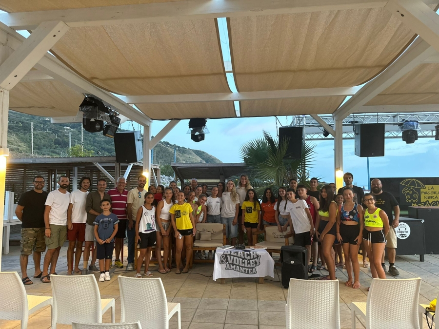 AMANTEA. INCONTRO CONE LE AZZURRE DEL BEACH VOLLEY GIADA BIANCHI E REKA ORSI TOTH