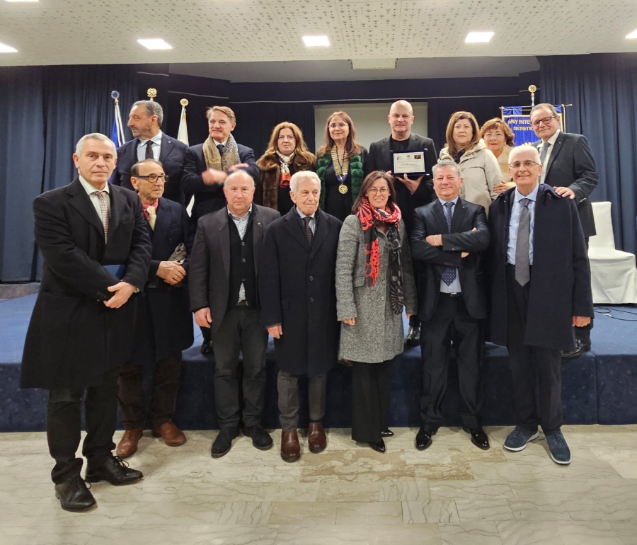 SCALEA. PREMIO ALLA PROFESSIONALITA’. IL ROTARY CLUB RIVIERA DEI CEDRI HA CONFERITO L’AMBITO RICONOSCIMENTO AL MAESTRO SALVATORE CAUTERUCCIO, FISARMONICISTA, COMPOSITORE E DIDATTA. 